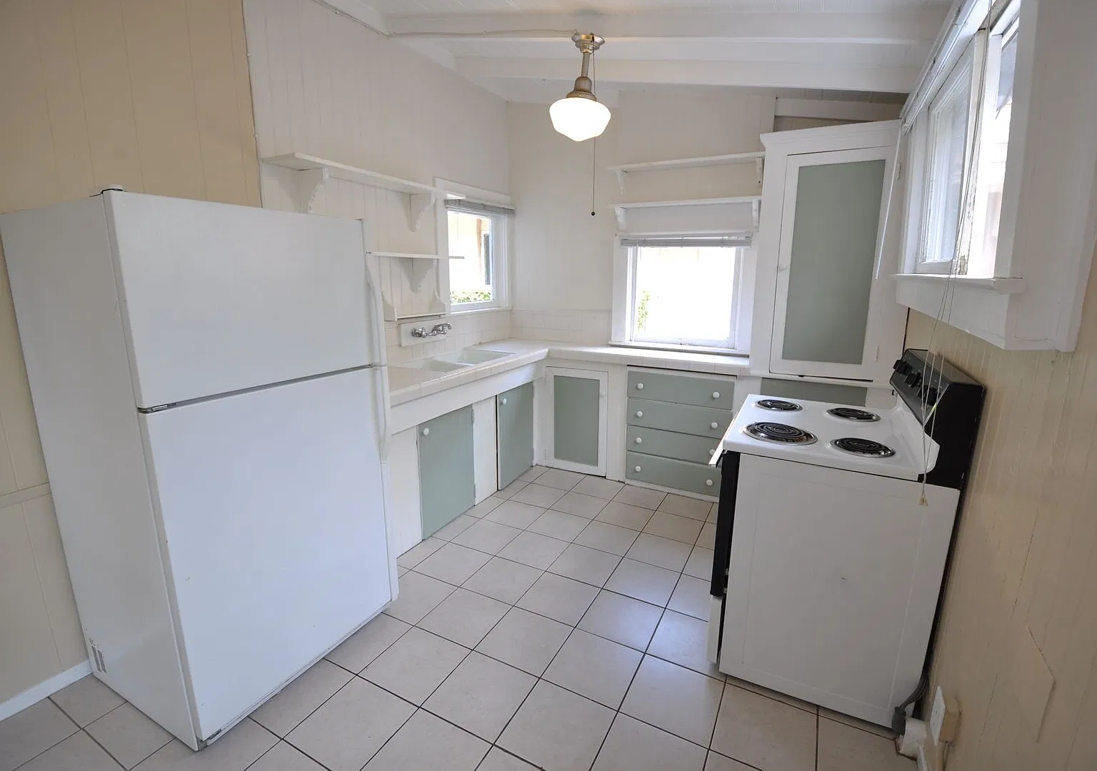 121 — Photo 2