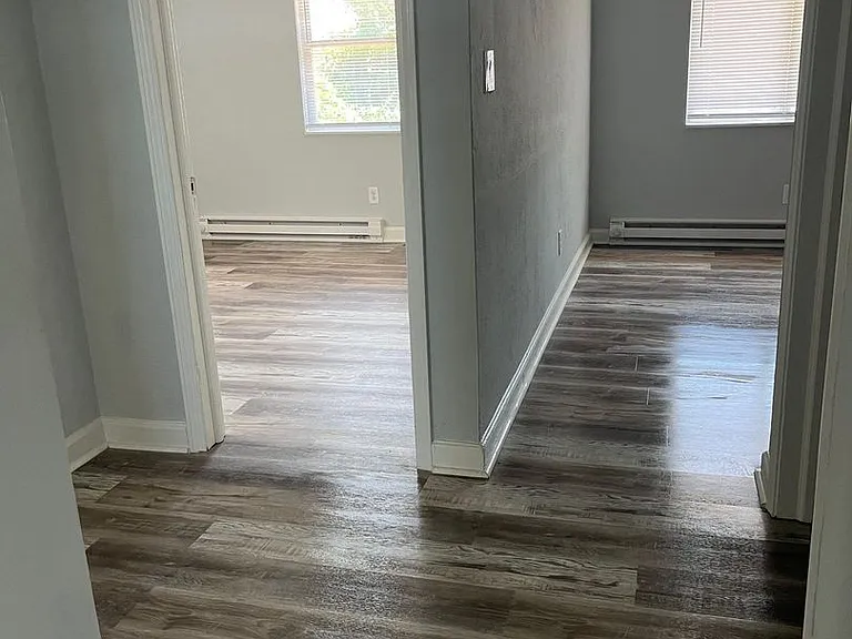 1350 N Chestnut St — Photo 2