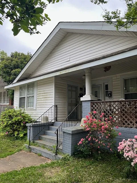 Saint Charles Ave. 1530 (cs) - B — Photo 1