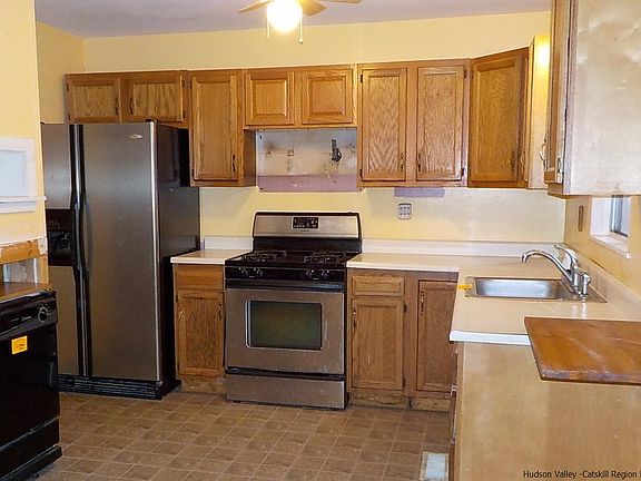 2nd image of 35 Flanders Ln