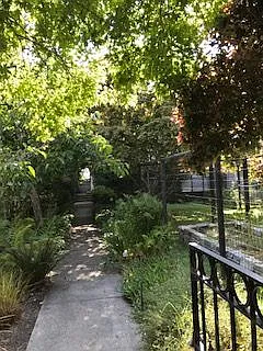 3 bed, 3.0 bath, 2200 sqft, $5,000 — Photo 3