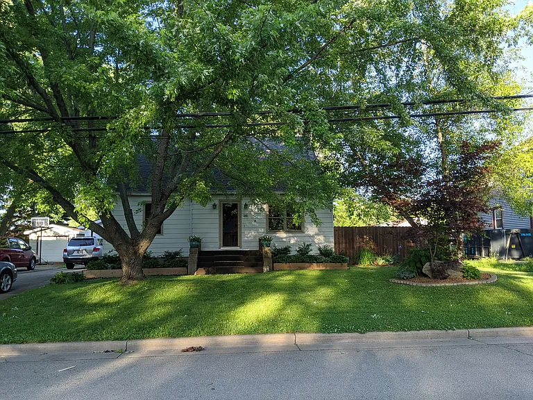 546 Hubbell St — Photo 2