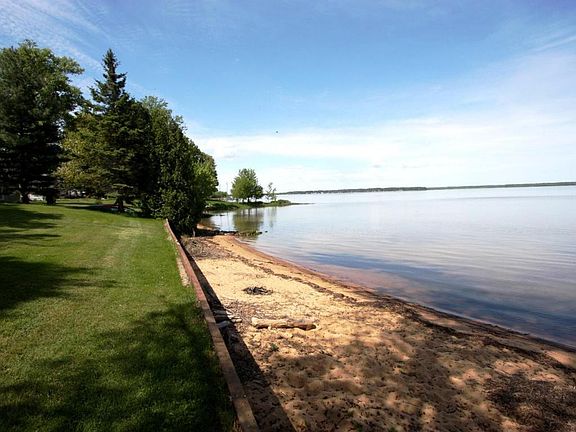 2nd image of 3320 Lakeshore Dr