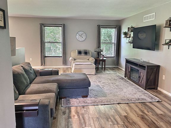 5th image of 1009 Primrose Ln