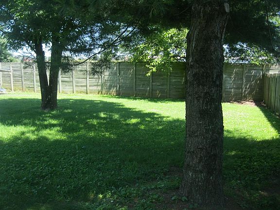 5th image of 141 Oakmont Dr