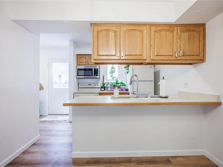 678 Eastbrooke Ln — Photo 8