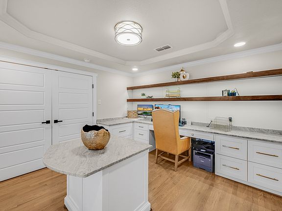 5th image of 310 Travis St