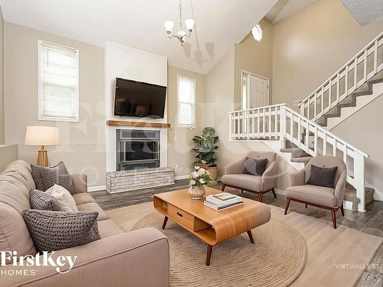 137 Carrisbrooke Ln — Photo 4