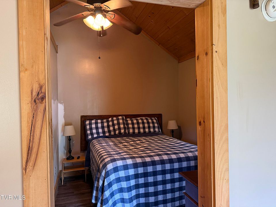 7th image of 655 Noah Snyder Rd