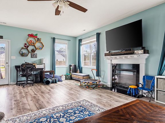 5th image of 329 Adobe Ln
