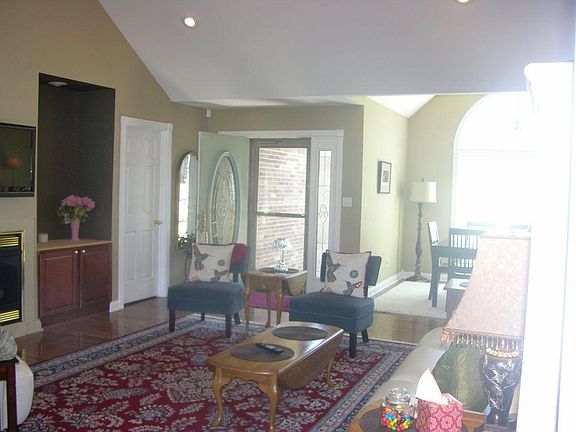 2nd image of 1041 Bay Colony Dr