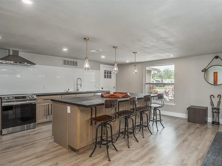 4036 Sunray Dr — Photo 8