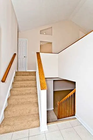 3 bed, 2.5 bath, 1850 sqft, $3,200 — Photo 3