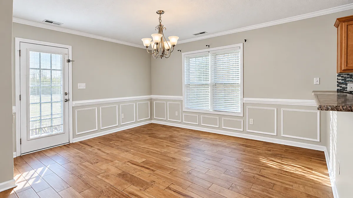 5 bed, 3.0 bath, 2063 sqft, $2,300 — Photo 4