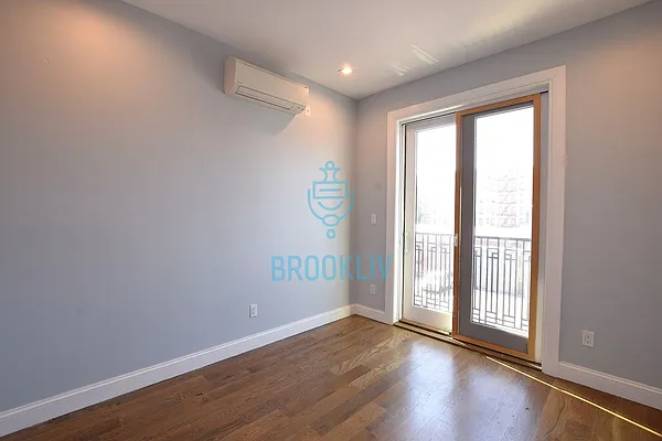 Rented by null | media 82