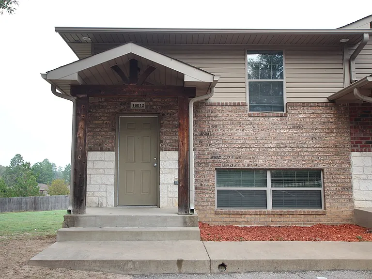 Coming Soon! 2 Bed 1.5 Bath Townhome In Lindale! — Photo 2