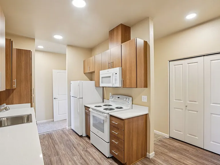 LIBERTY CREST APARTMENTS — Photo 42