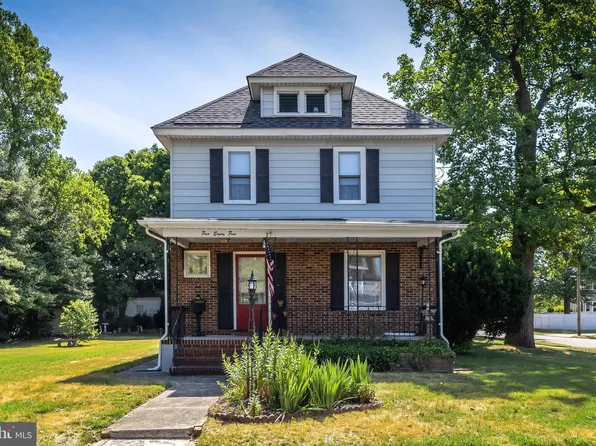 585 Billings Ave, Paulsboro, NJ 08066