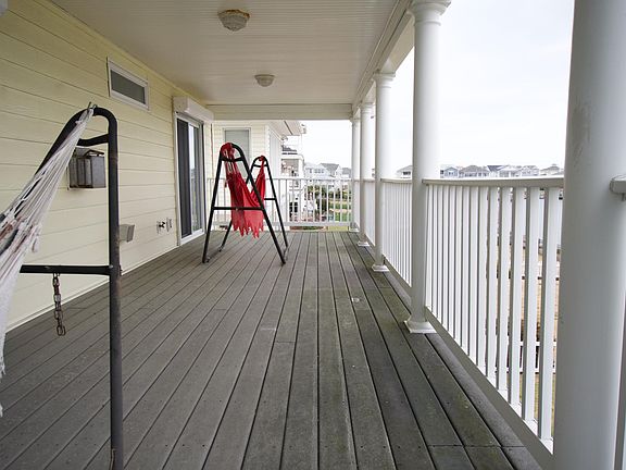 3rd image of 9578 Bay Point Dr