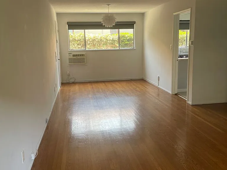 295 W California Blvd — Photo 9