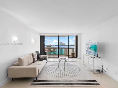 1000 W Island Blvd APT 612, North Miami Beach, FL, 33160