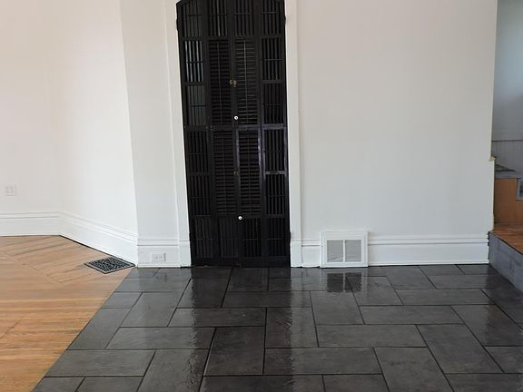 4th image of 637 Wealthy St SE