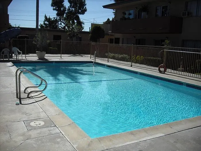 Dolphin Gardens — Photo 2