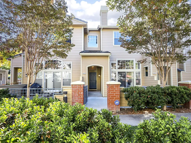 4633 Hampton Falls Pl — Photo 15