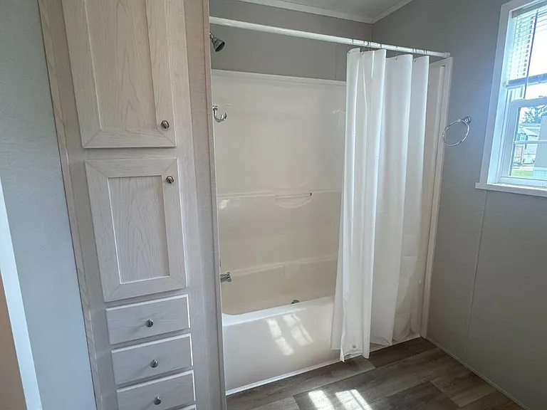 921 Peacock Ln — Photo 6