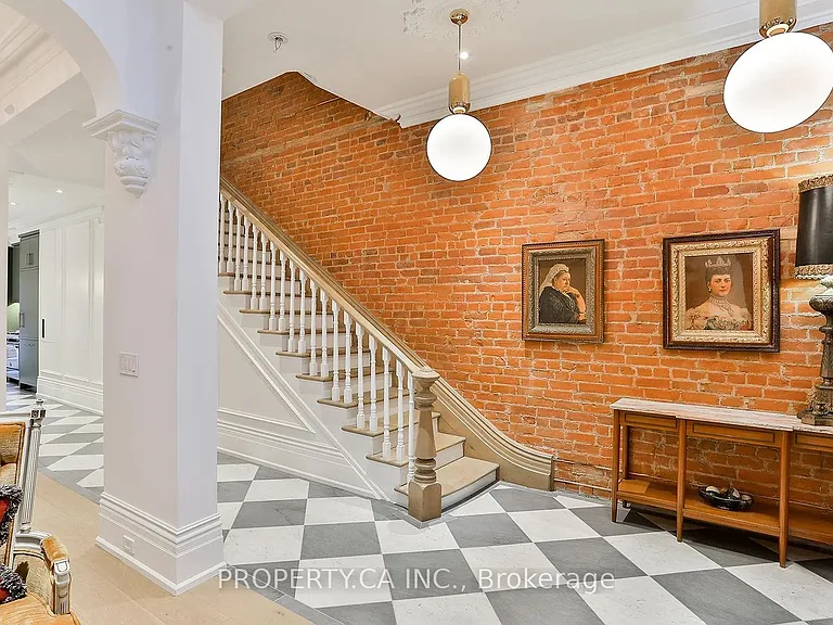 38 Beaconsfield Ave #MAIN HOUSE — Photo 17