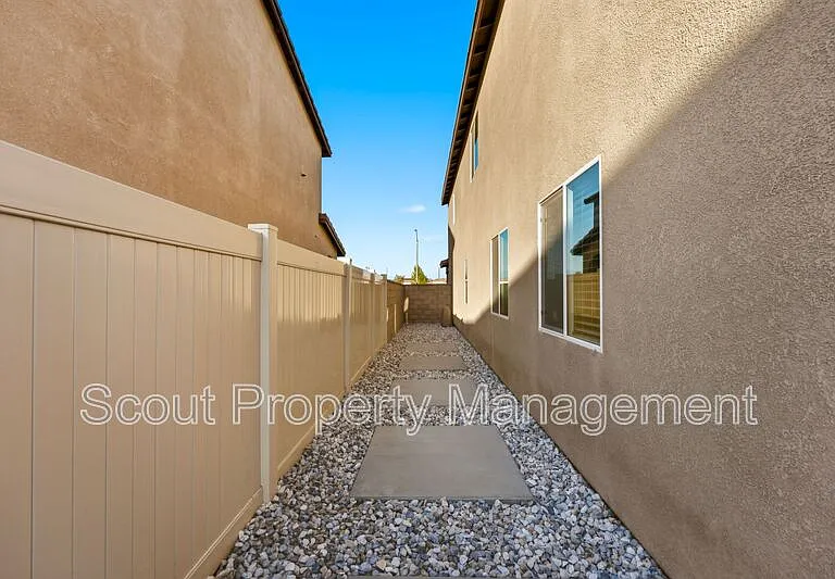 28841 Cutlass St — Photo 31