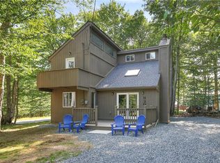 8399 Turtle Ln, Tobyhanna, PA 18466