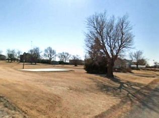 422 S 4th St, Sentinel, OK 73664