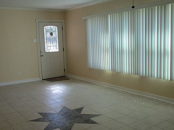 3rd image of 4511 Waikiki Dr