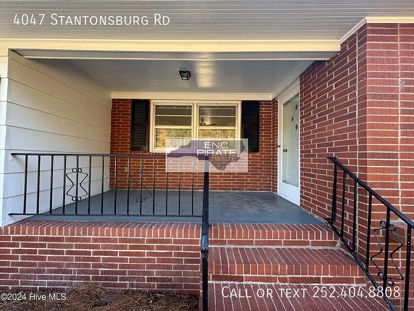 3 bed, 2.5 bath, $1,800 — Photo 2
