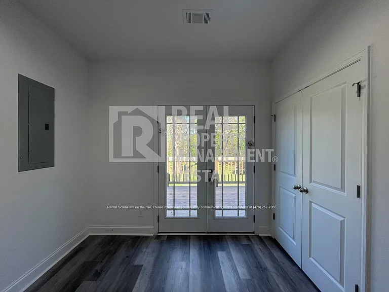 2349 Berthadale Ave — Photo 15