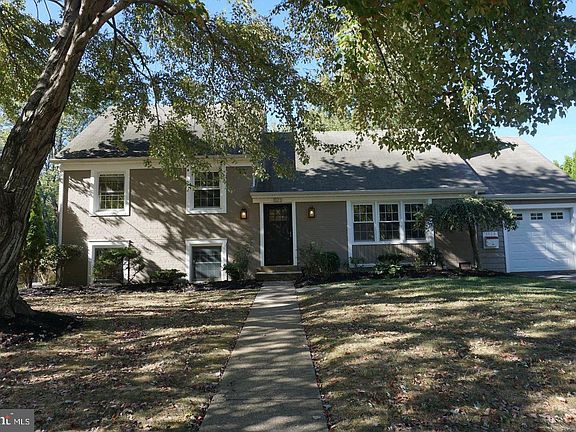 3rd image of 1123 Priscilla Ln