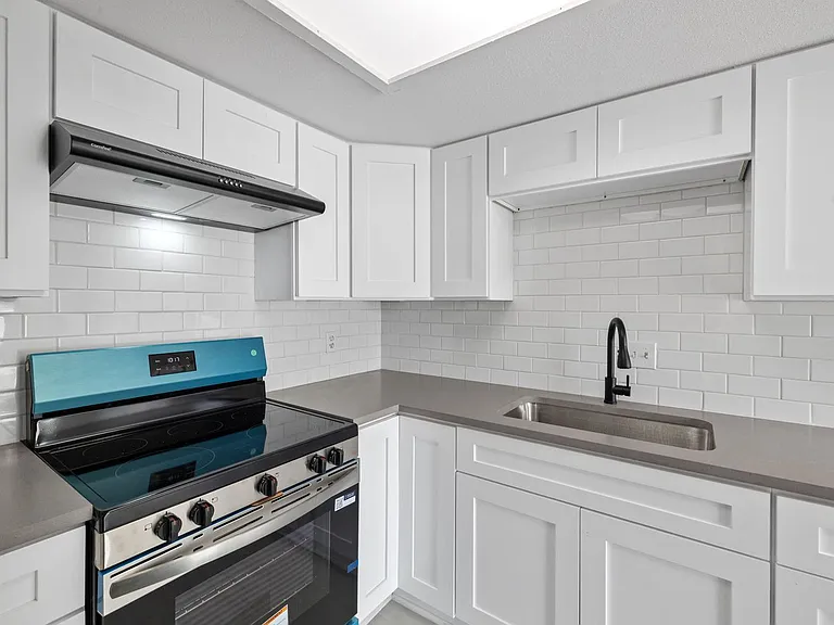 301 E Croslin St #103 — Photo 6