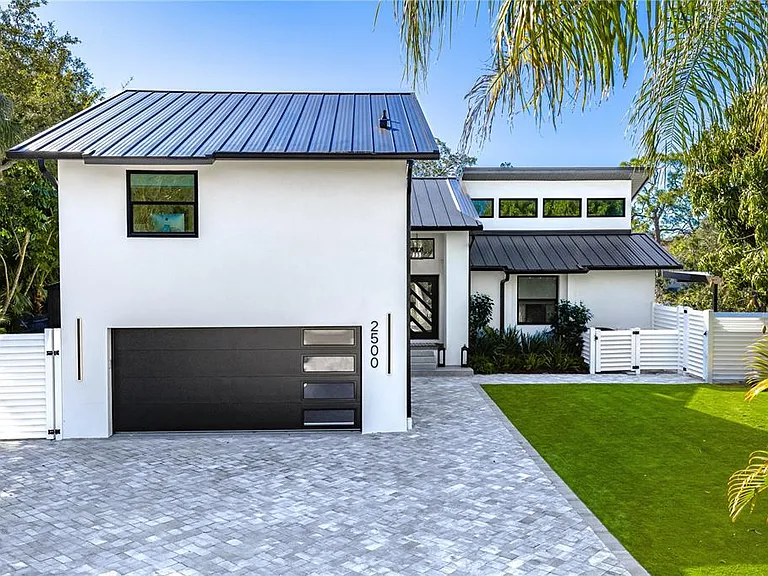2500 Monterey St — Photo 2