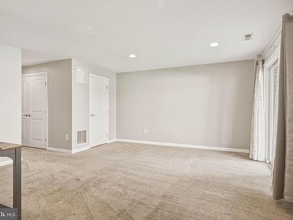 5th image of 159 Village Green Ln
