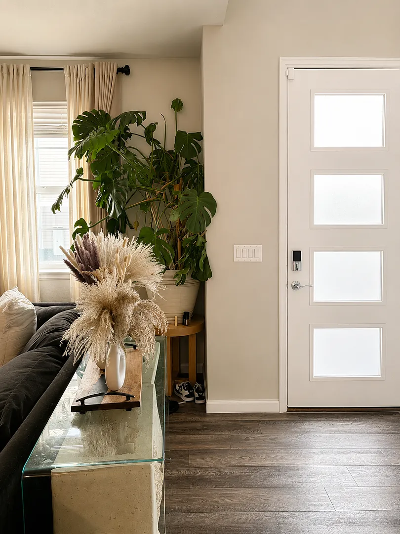 3-Bedroom Townhome in Victory Ridge + 2 Weeks FREE Rent — Photo 2