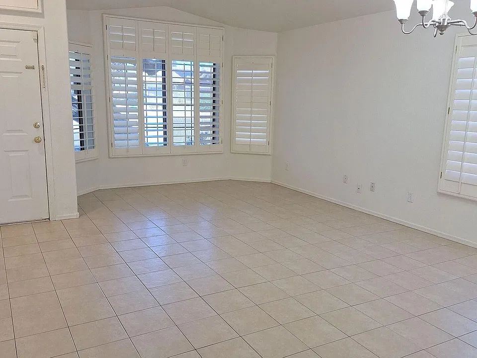 507 W Bluefield Ave