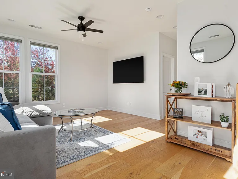 6746 Upland Manor Dr — Photo 31