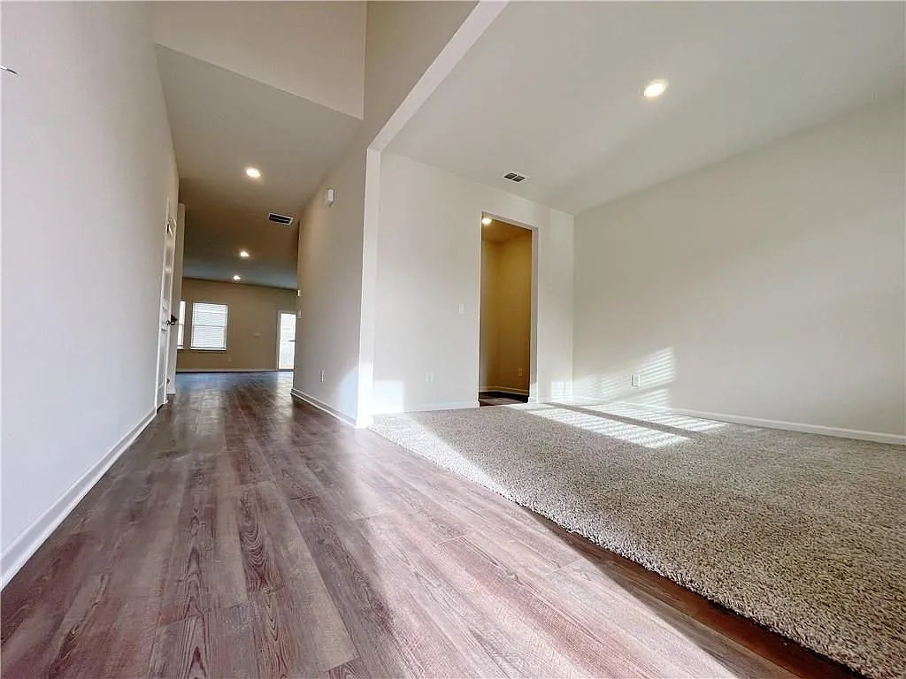 5 bed, 3.0 bath, 2950 sqft, $2,600 — Photo 3