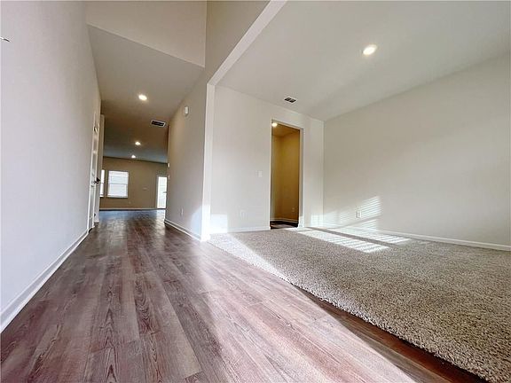 3rd image of 6003 Hickory Creek Ct