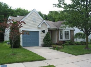 521 Hydrangea Dr, Mount Laurel, NJ 08054