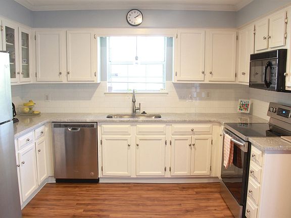 5th image of 211 Yarmouth Ct
