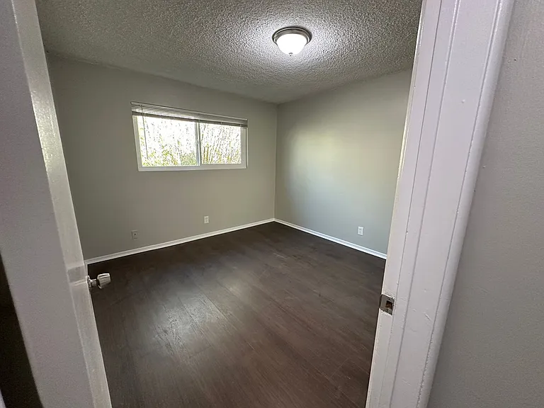 536 Saint Louis Ave — Photo 8