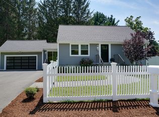1 Charlesgate Rd, Hopedale, MA 01747