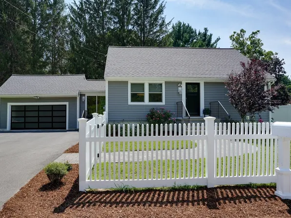 1 Charlesgate Rd, Hopedale, MA 01747